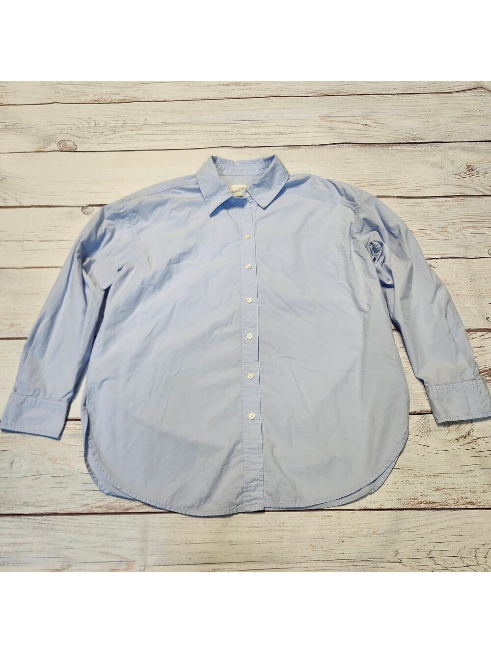 Universal Thread Women's Medium Oversized Fit Light Blue Button-Up Shirt